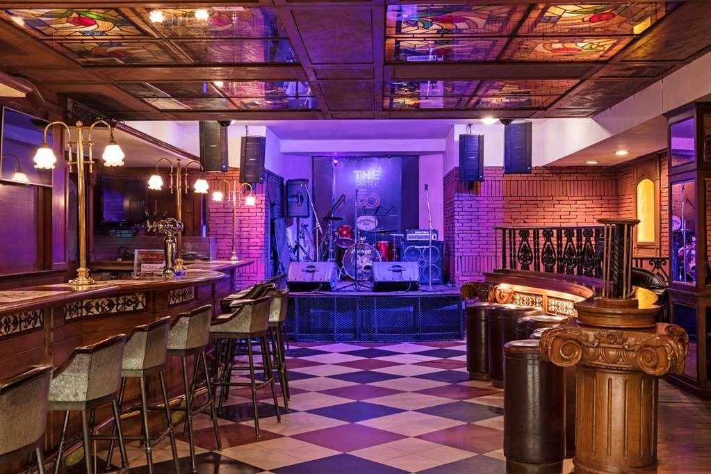 The Park Kolkata Hotell Restaurant bilde The interior of the nightclub