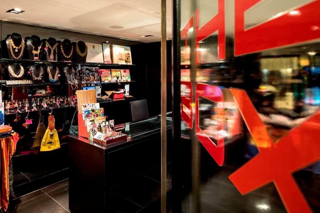 The Park Kolkata Hotell Fasiliteter bilde The interior of a typical store