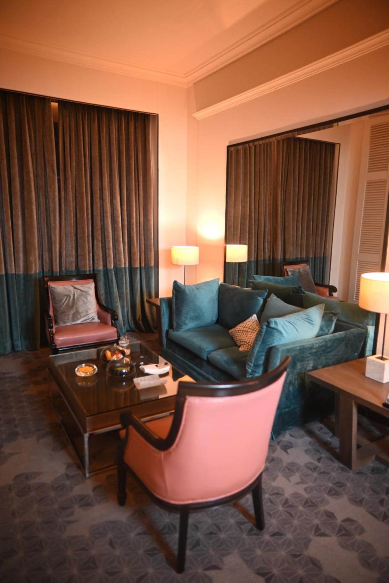 The Park Kolkata Hotell Eksteriør bilde A suite at the hotel
