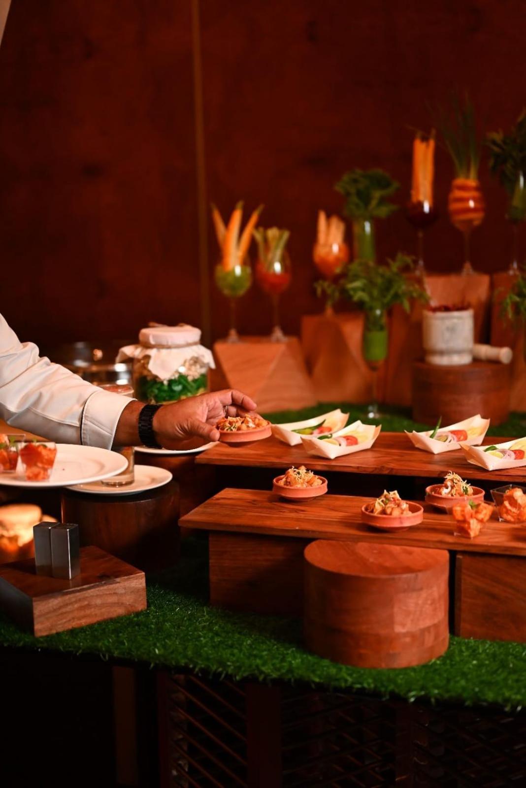 The Park Kolkata Hotell Eksteriør bilde A buffet at a hotel