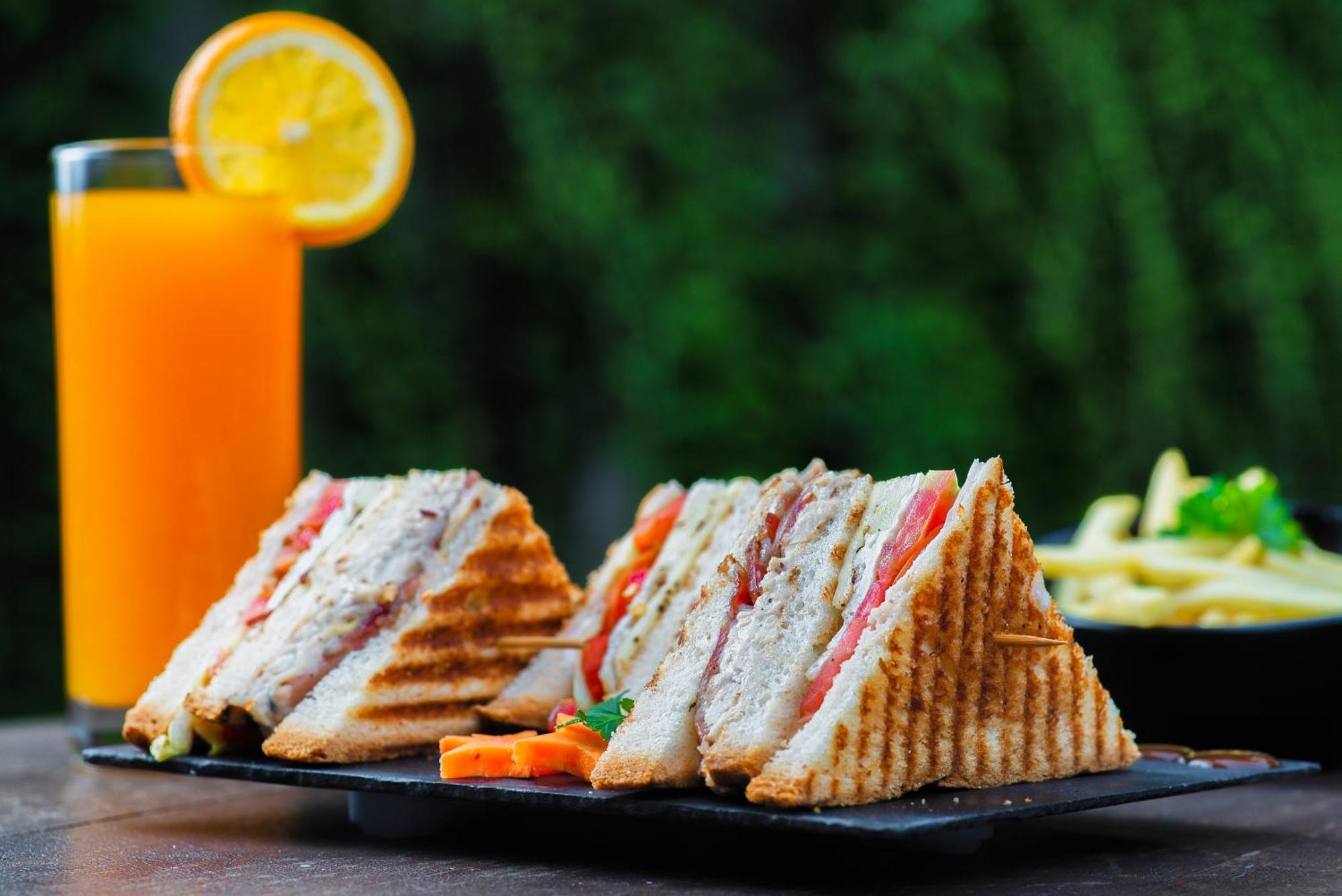 The Park Kolkata Hotell Eksteriør bilde A club sandwich