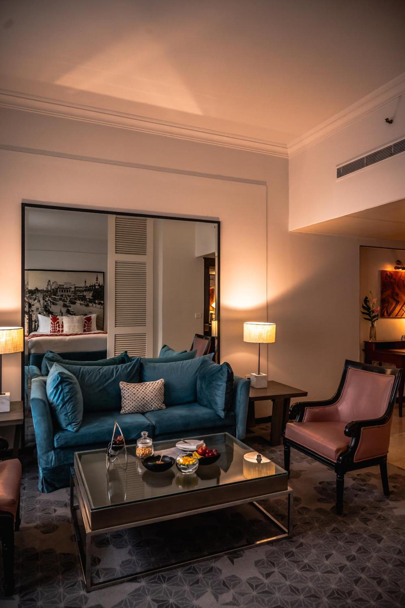 The Park Kolkata Hotell Eksteriør bilde A living room at the Taj Mahal Palace